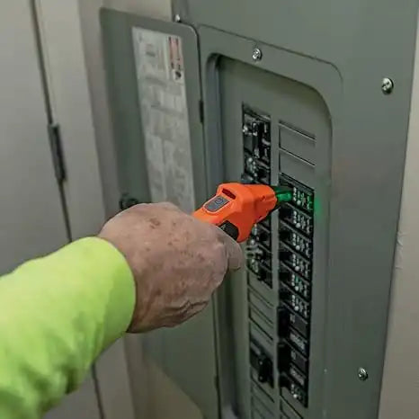 Détecteur Numérique avec Testeur de Prise